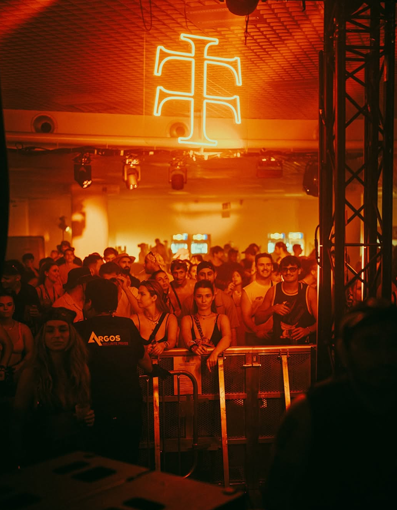 Alt image