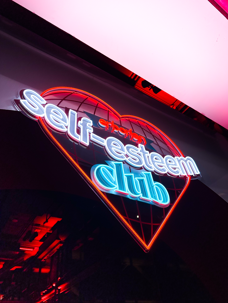 Alt image
